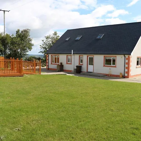 Semesterbostad Sallywood House *