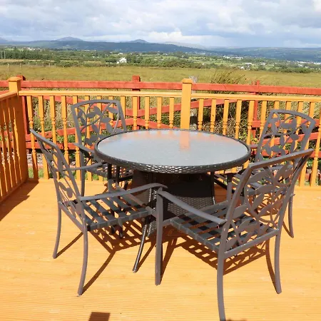 Semesterbostad Sallywood House *