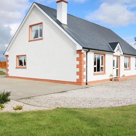 Semesterbostad Sallywood House *