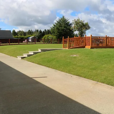 Semesterbostad Sallywood House Corraffrin